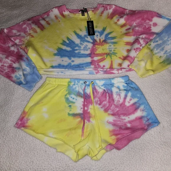 NWT Dolls Kill Trippy Tye Dye Sweatshirt, And Shorts Set - Picture 4 of 4